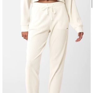 NWT | ALO Yoga | Muse Sweatpant | Cream | Small
